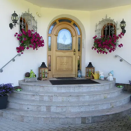 Alpen-chalet アパート エールヴァルト